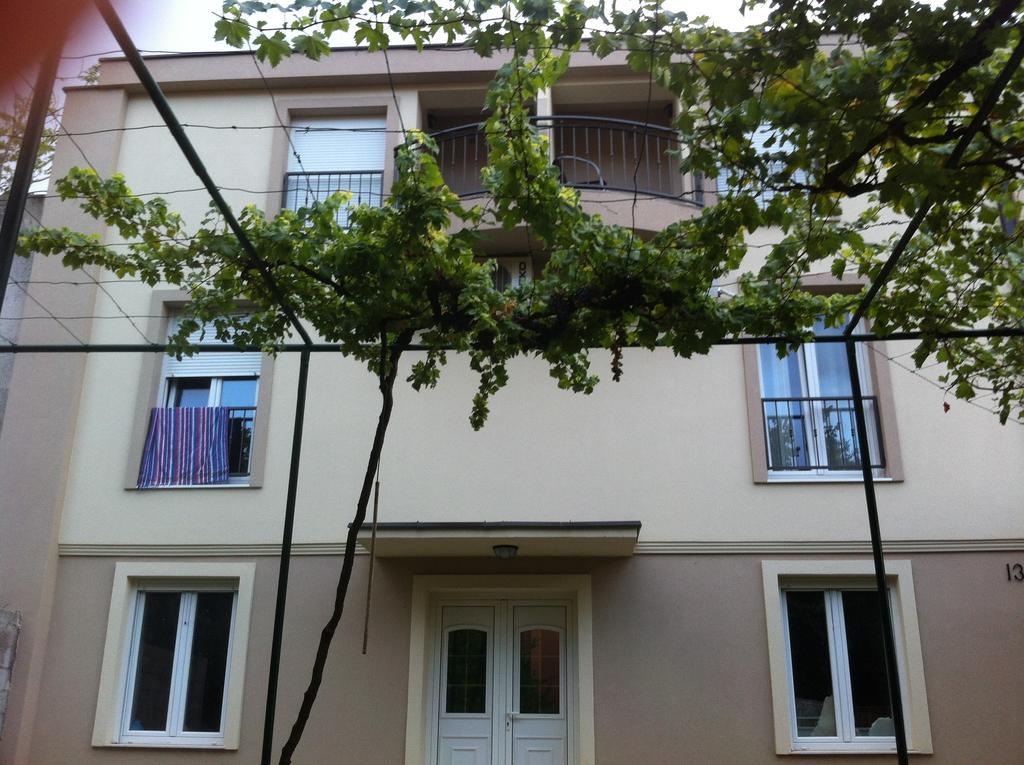 Guesthouse Liska โมสตาร์ ภายนอก รูปภาพ